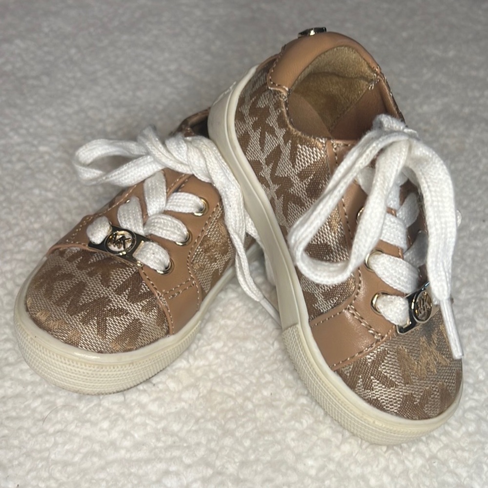 Michael Kors toddler tennis shoes size 5,Tan&Gold,like new condition